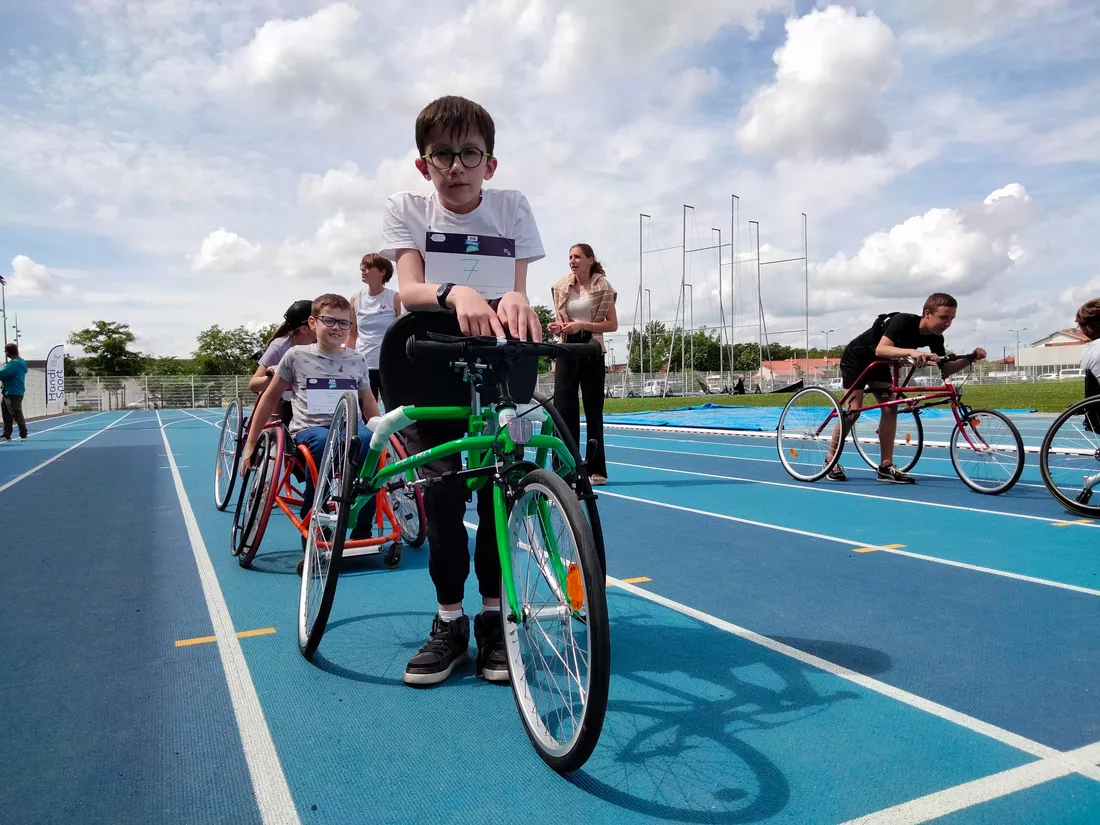 Le jeune Thomas se prépare pour le dernier relais du challenge au stade de la Fobio de Montauban.