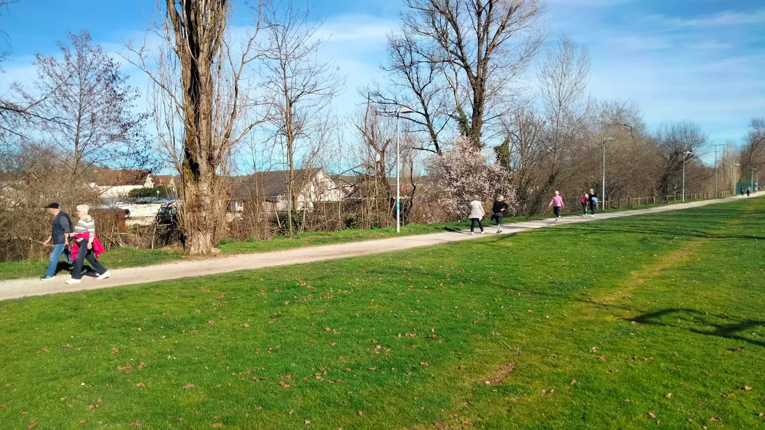 Les Corréziens profitent du beau temps le mardi 24 février 2026.