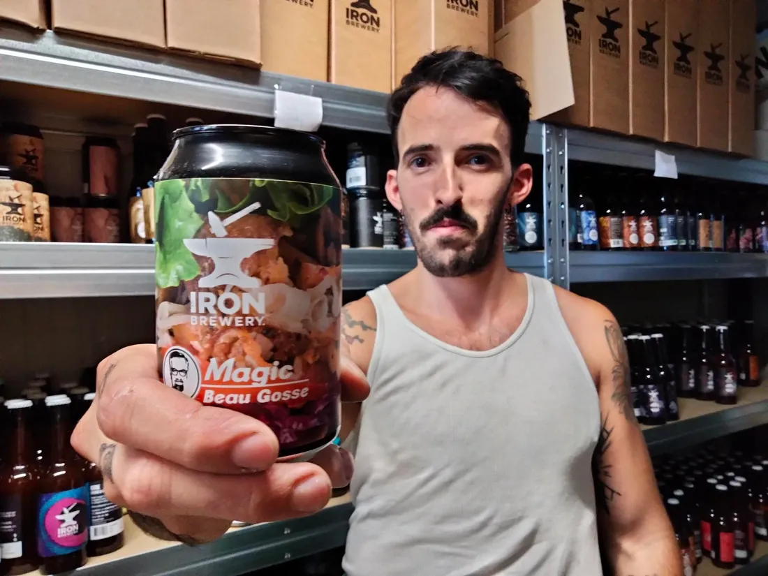 David Garrigues présente la bière "Magic Beau Gosse" en référence au rappeur Orelsan
