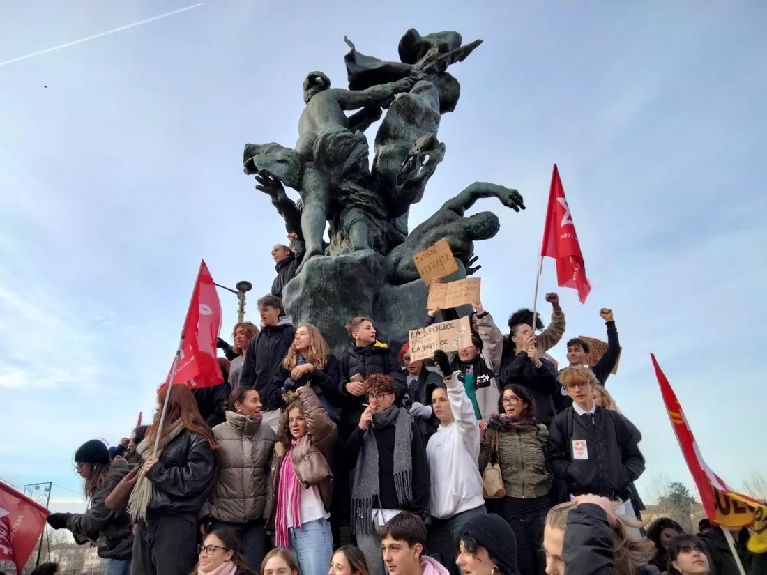 Manifestation le 5 décembre 2024 dans les rues de Montauban (Tarn-et-Garonne).