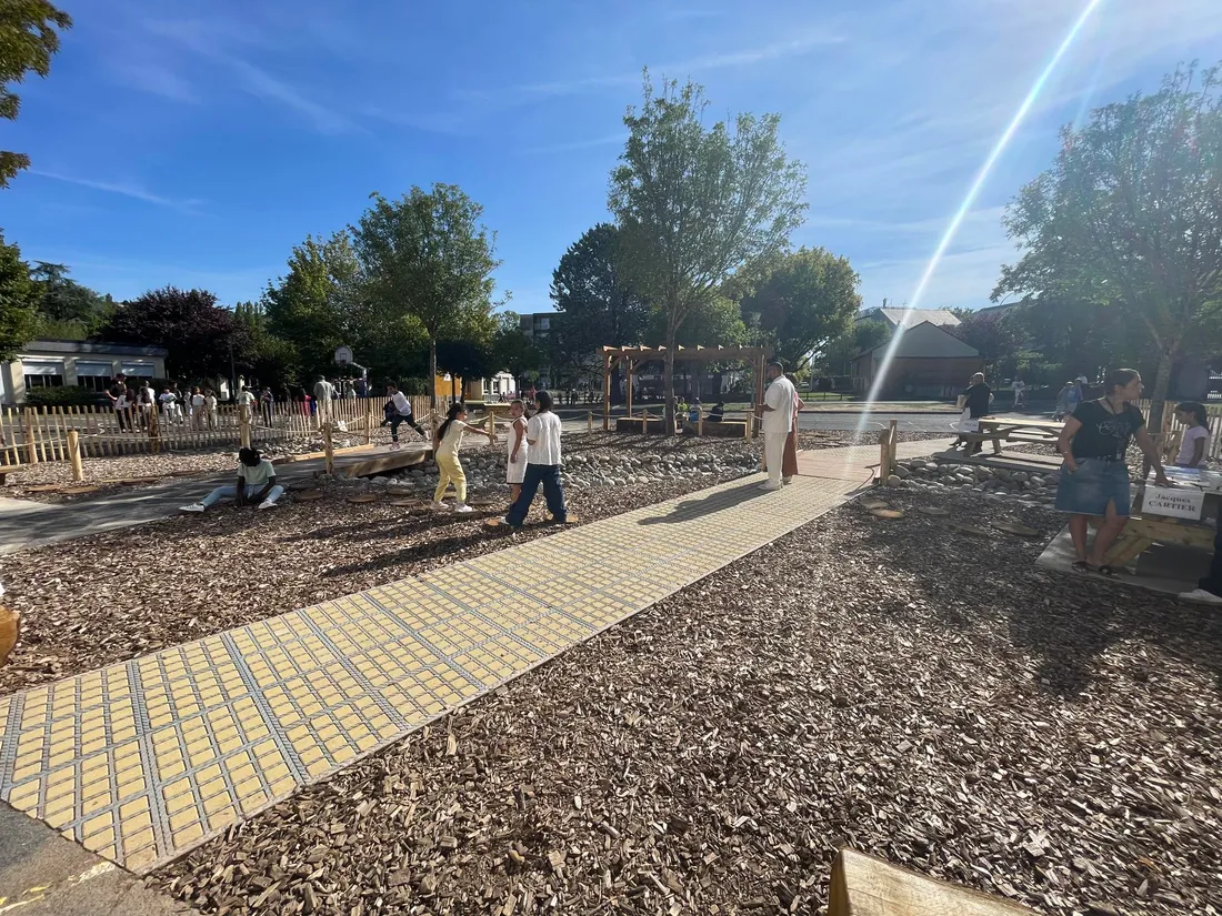 En Corrèze, les cours d'écoles sont végétalisées et le béton est retiré petit à petit. 