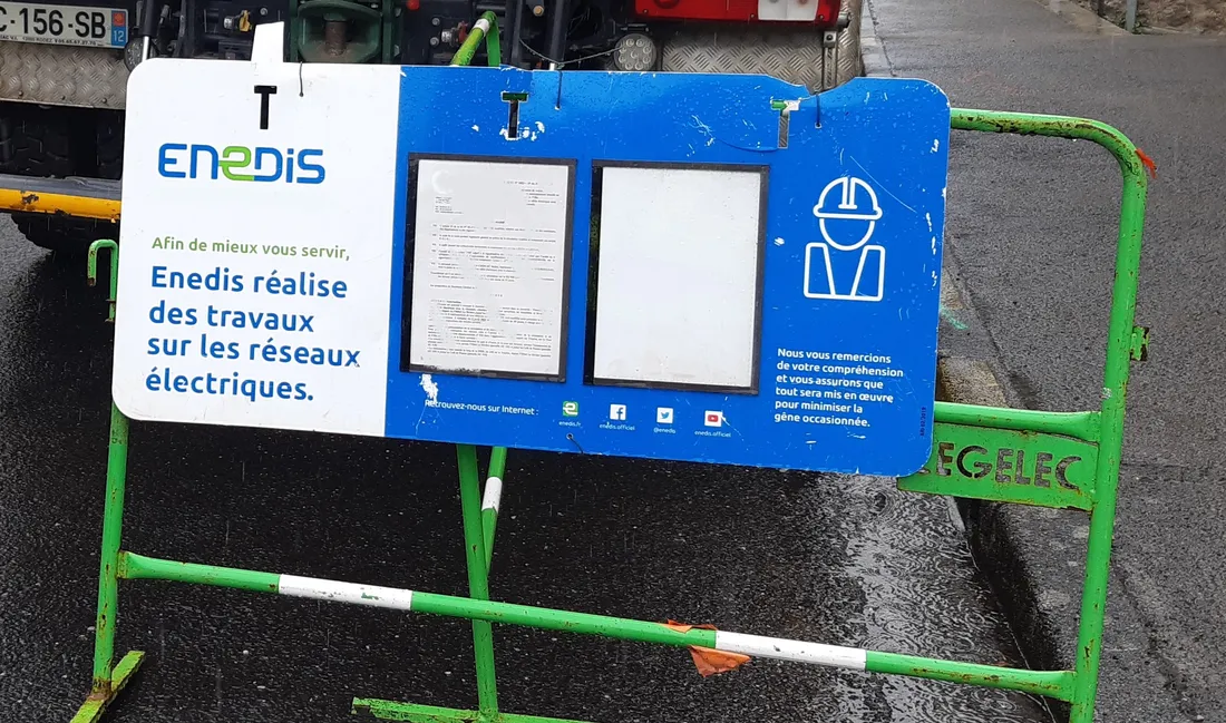 Signalisation pour indiquer une zone de travaux Enedis.