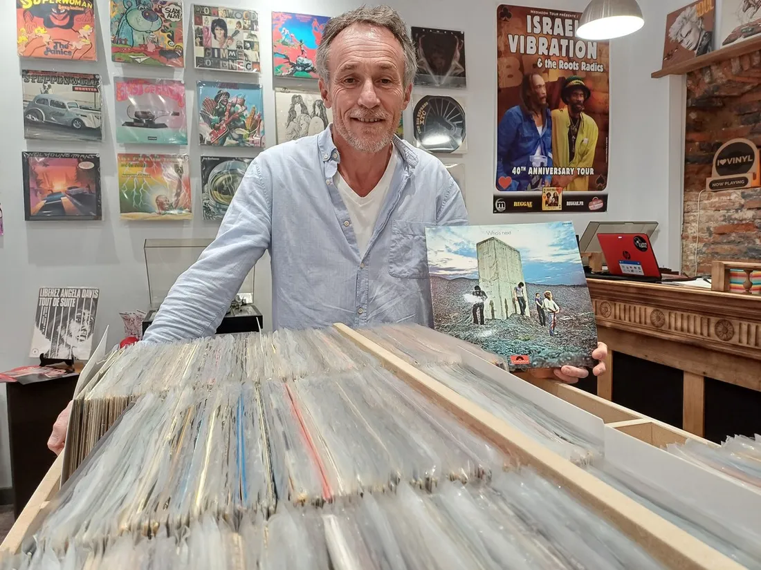 Jérôme Mendiola, gérant de la boutique "Gatefold Music" à Montauban (Tarn-et-Garonne).