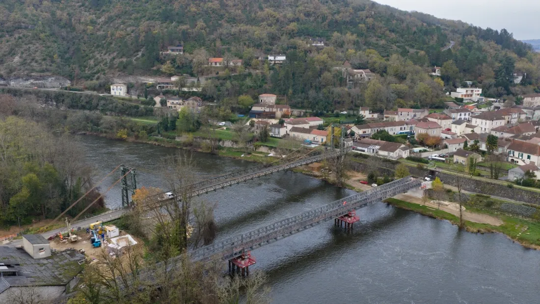Le pont provisoire mis en place entre Castelfranc et Anglars-Juillac (RD 45, Lot).