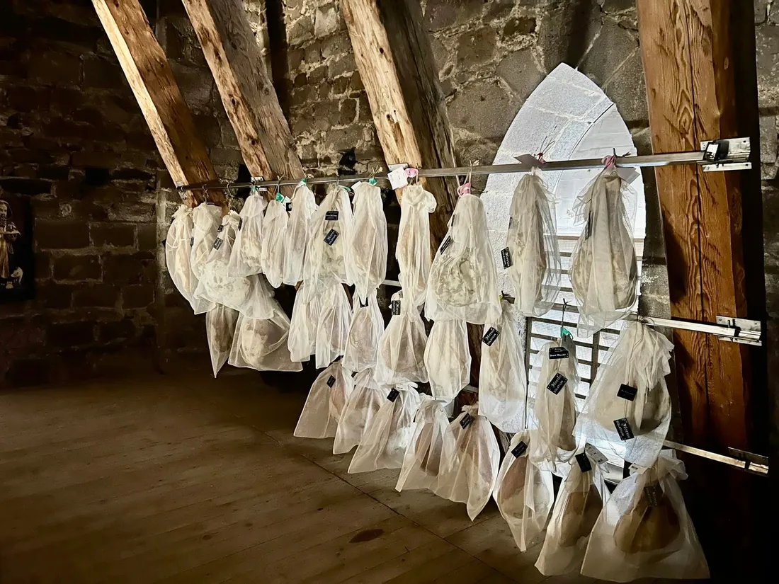 Le jambon Florus Solatium en plein séchage dans la cathédrale