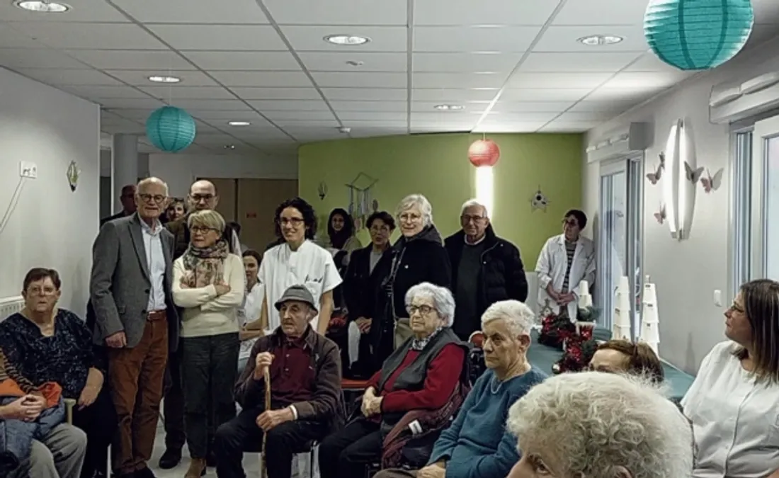 les résidents découvrent la borne MELO
