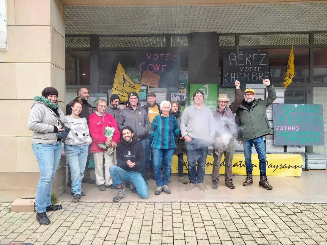 Ils étaient une douzaine devant la chambre d'agriculture de Mende ce mercredi 22 janvier