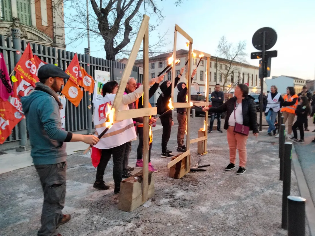 Manifestation Réforme des Retraites 49.3 brulé Montauban