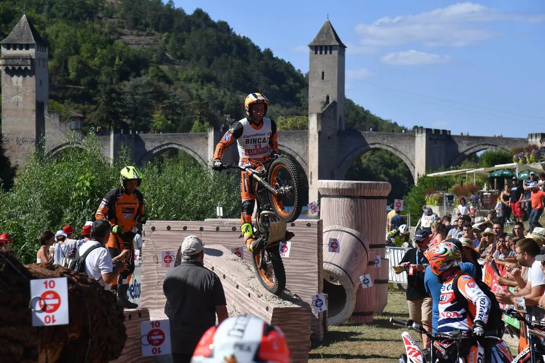 Le Trial Urbain de Cahors, avec le pont Valentré en fond