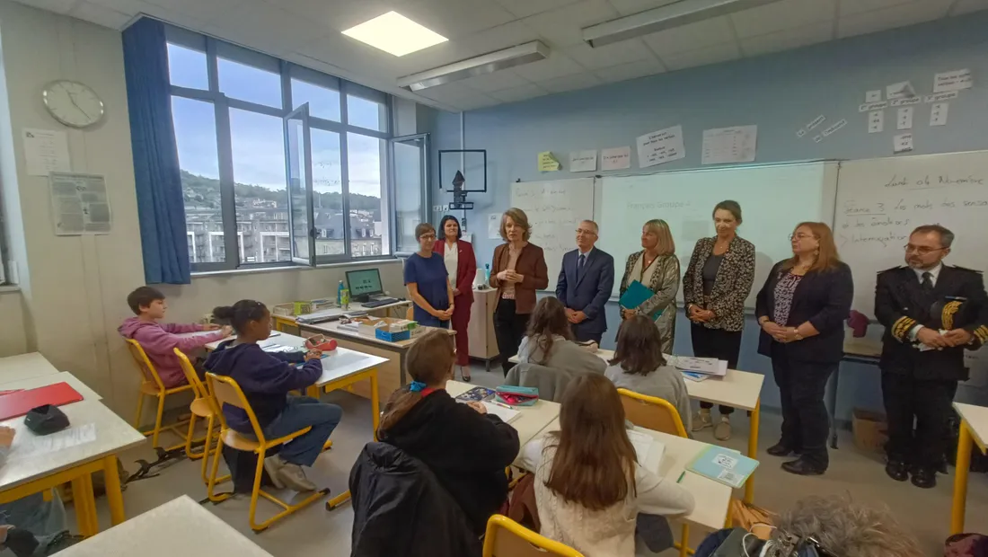 Anne Genetet, la ministre de l'Education Nationale, en visite au collège Cabanis
