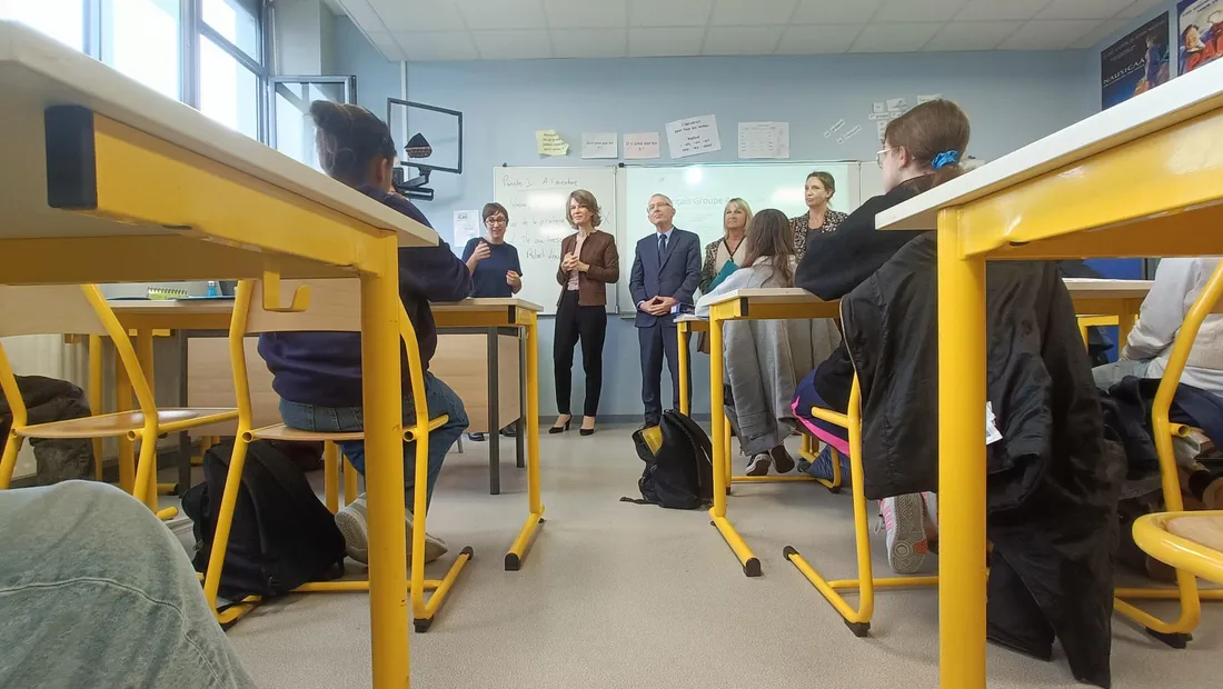 Anne Genetet, la ministre de l'Education Nationale, en visite au collège Cabanis
