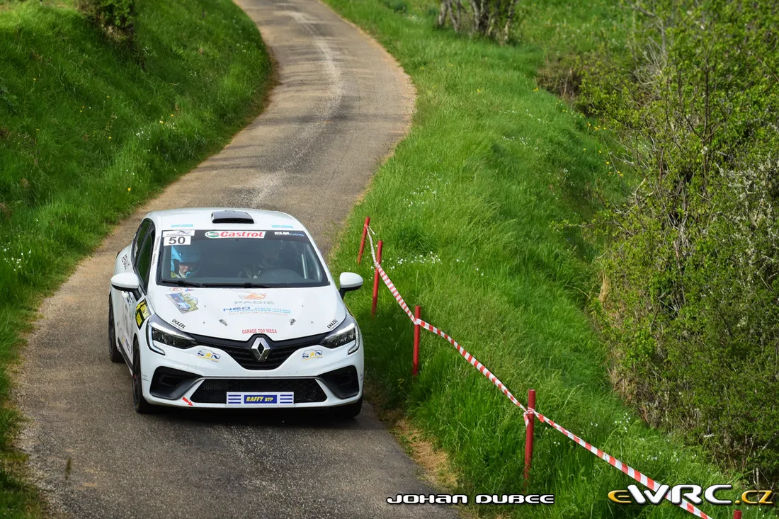 L'équipage Théo APCHIE  et Aurélie VEDRINE participe à cette 40e édition.