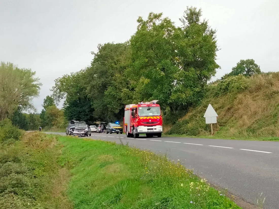 Collision spectaculaire sur la RD 28, près de Laissac