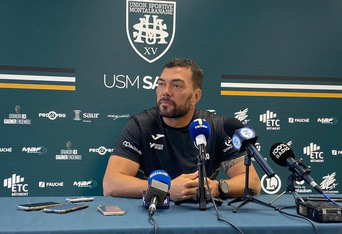 Andries Hough, entraineur des trois-quarts de l'US Montauban