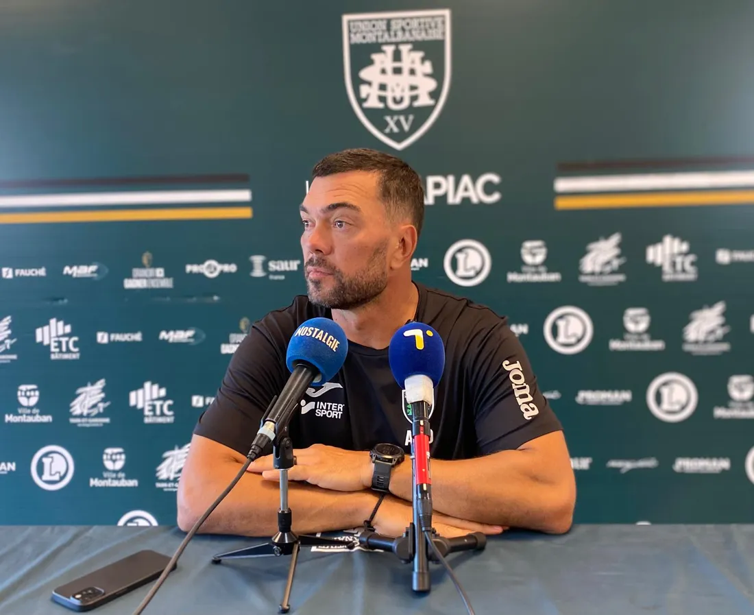 Andries Hough, entraineur des trois-quarts de l'USM