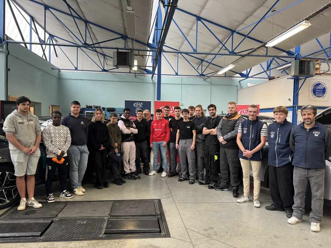 Environ 200 apprentis travaillent sur plusieurs types voitures dans les ateliers