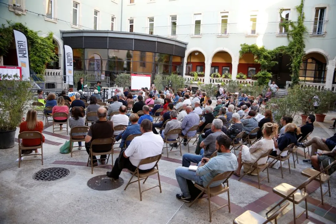 Réunion de bilan de mandat à Millau (Aveyron)