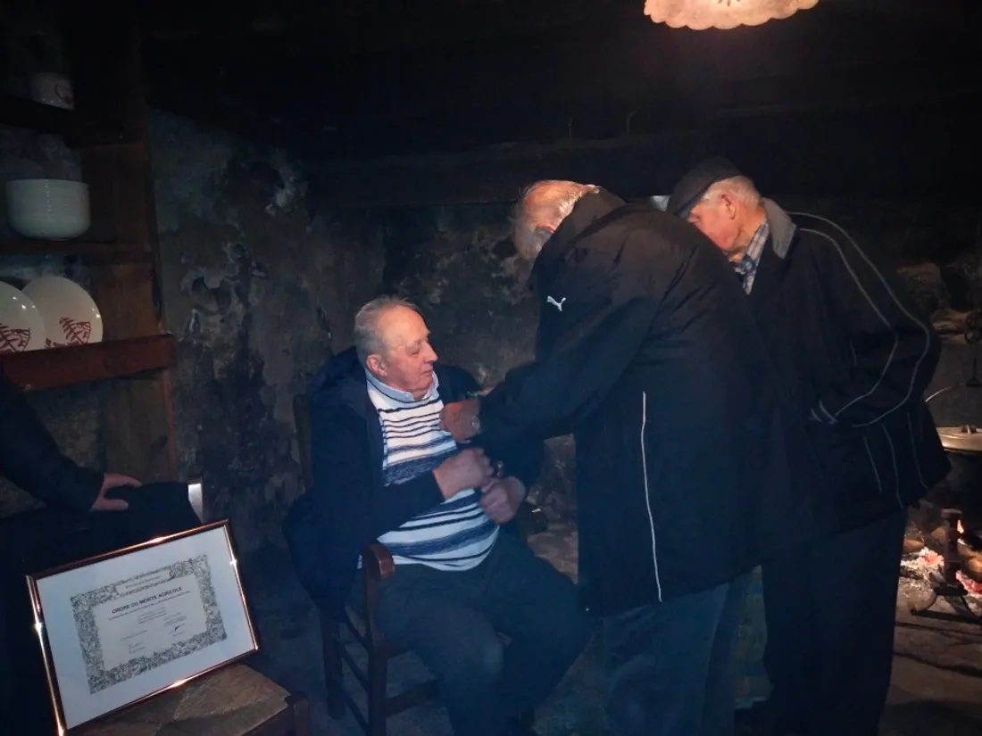 Léon Verlaguet a reçu sa médaille des mains d'André Valadier