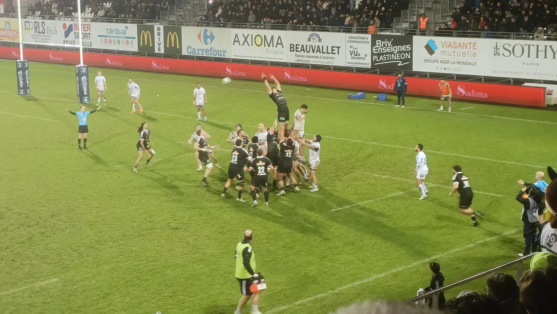 Occasion briviste pour le bonus, à la 74ème minute. La touche sera finalement perdue.