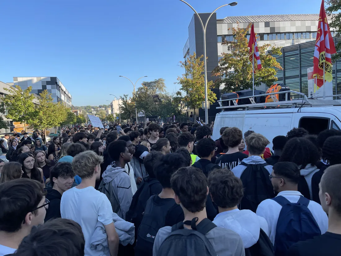 Manif lycéenne 6 octobre polémique CGT BORO 700