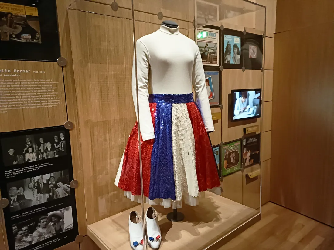 Cité de l'accordéon et des patrimoines : la robe d'Yvette Horner