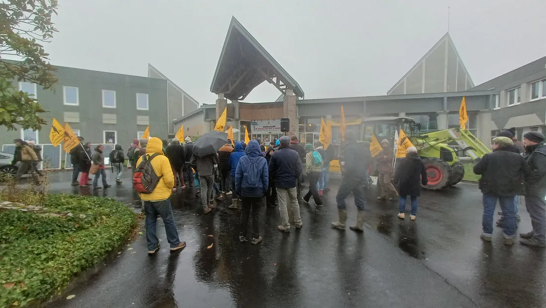 Manifestation de la Confédération Paysanne devant la Chambre d'Agriculture de la Corrèze