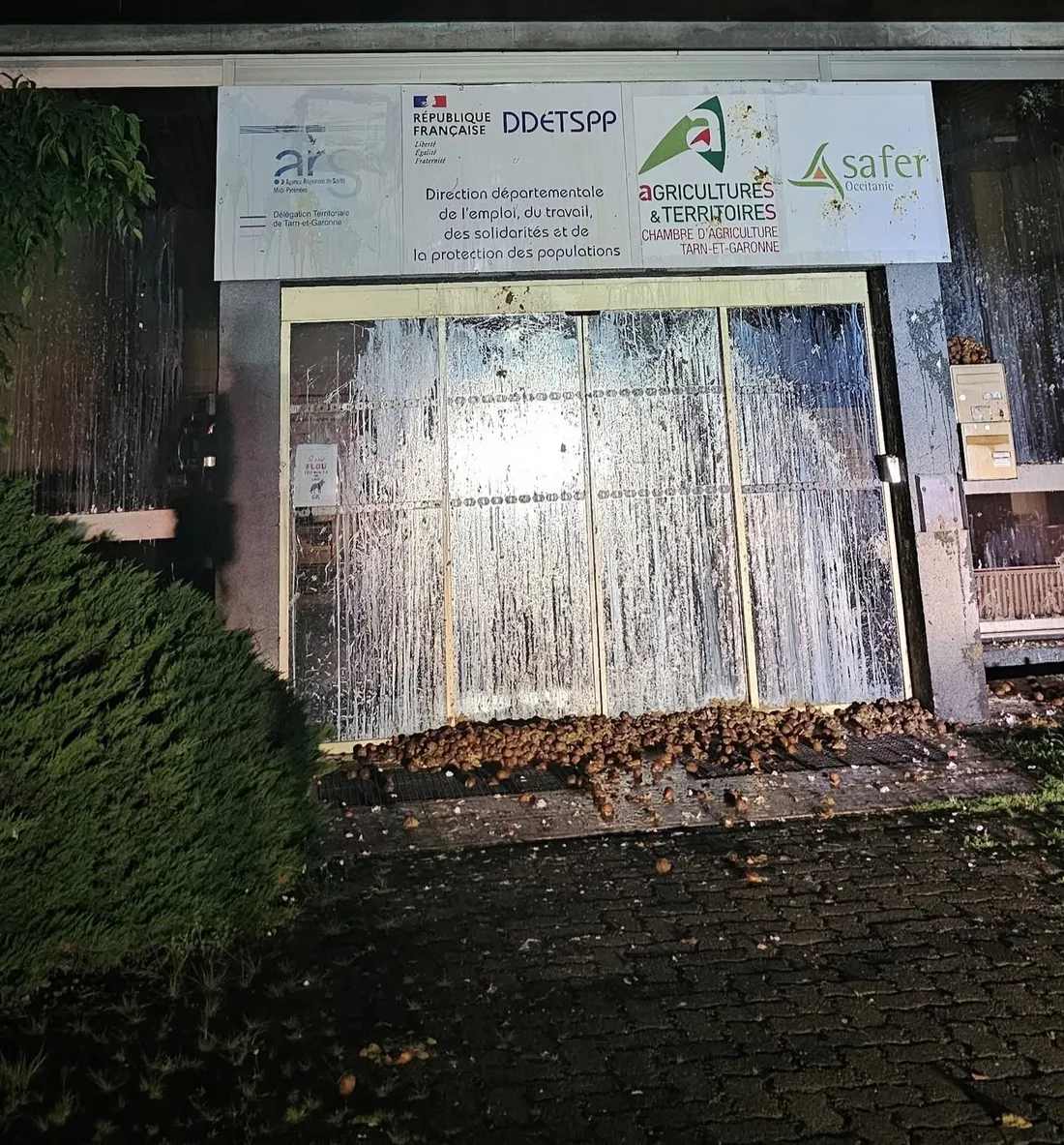 Un déversement de la CR82 devant la chambre d'agriculture de Montauban