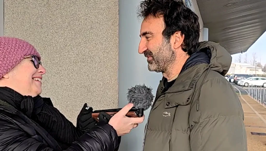 Mathieu Madénian au micro de Totem le 18 novembre 2025.