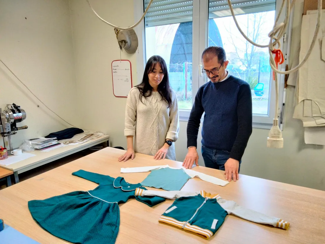 Coline Foltier avec Sayed, chef couturier chez Quercy Contact