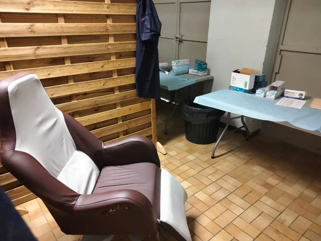 L'un des deux sièges pour les soins dentaires proposés par les étudiants de l'Université de Toulouse