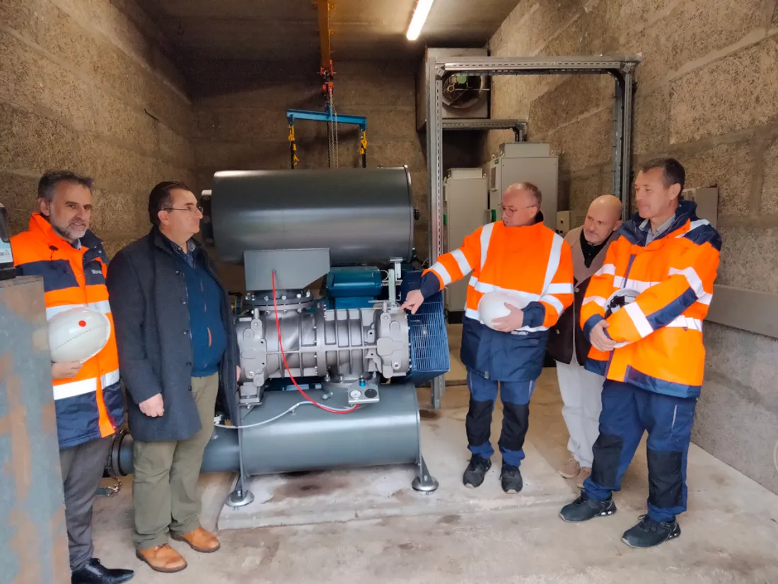 Les deux compresseurs poumons de la station d'épuration