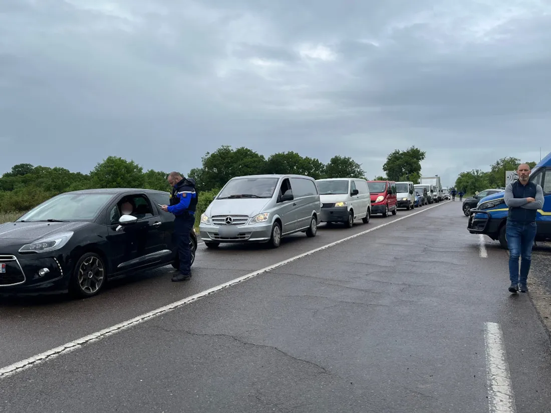 Tous les véhicules sont contrôlés au sortir du site de la rave party