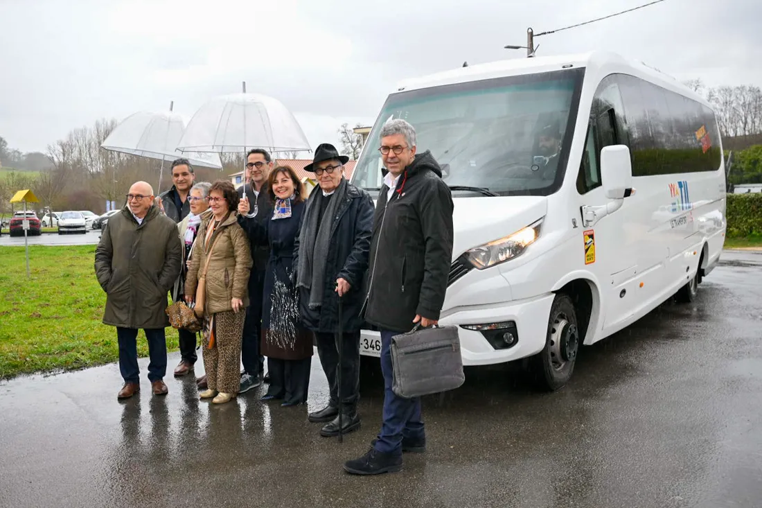 Les élus régionaux et lotois avec le TIL, le transport d'intérêt local.