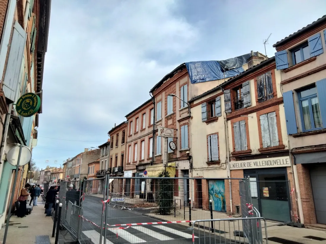 Effondrement du toit d'un immeuble Grand rue Villenouvelle à Montauban