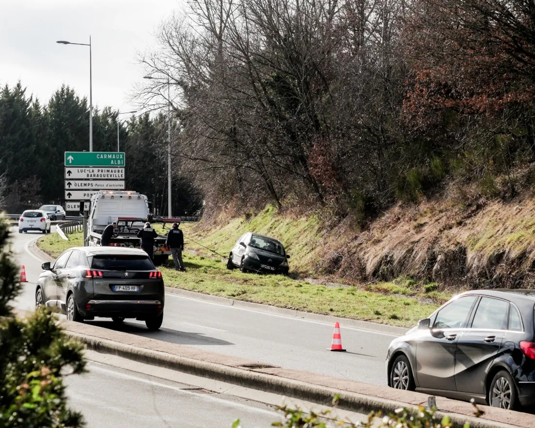 Cette voiture accidentée sera restée 12 jours au bord de la RN88, près d'Olemps (12)