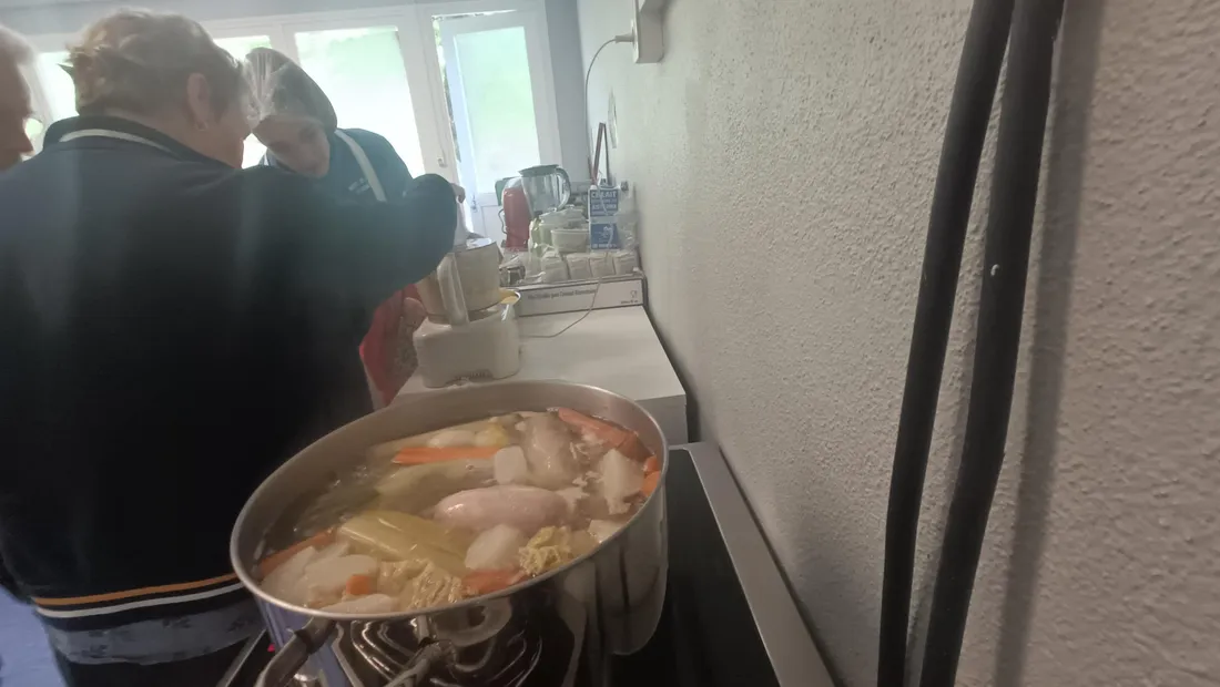 La préparation des farcidures au centre de Loisirs du Chambon à Tulle