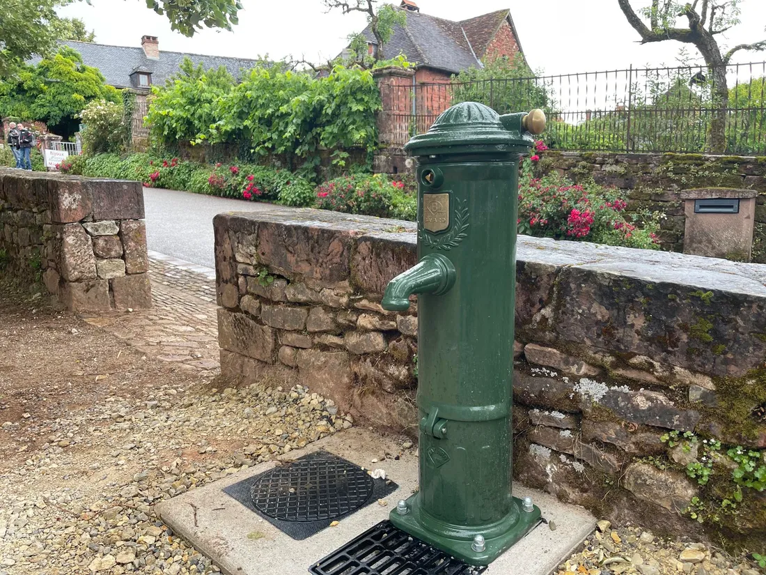 Collonges la Rouge Borne Fontaine