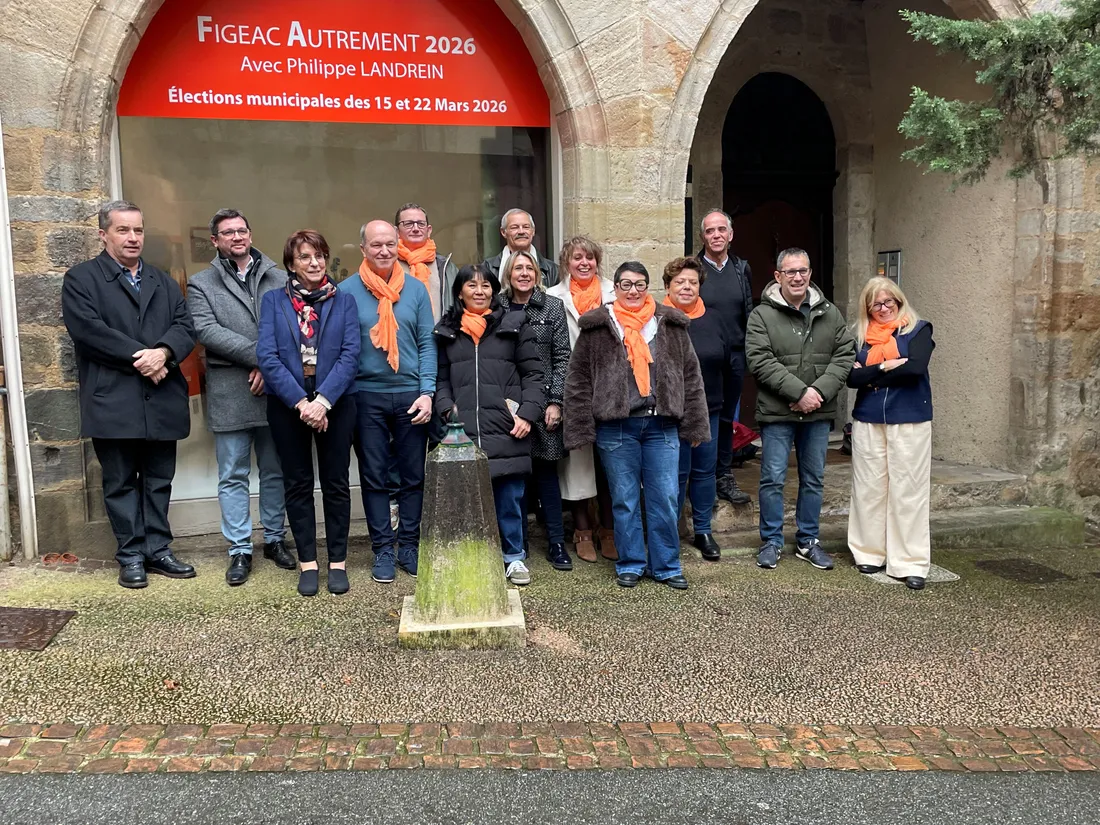 Philippe Landrein et une partie de ses colistiers à Figeac (Lot).