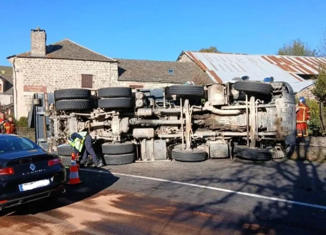 Camion renversé sur la RN88