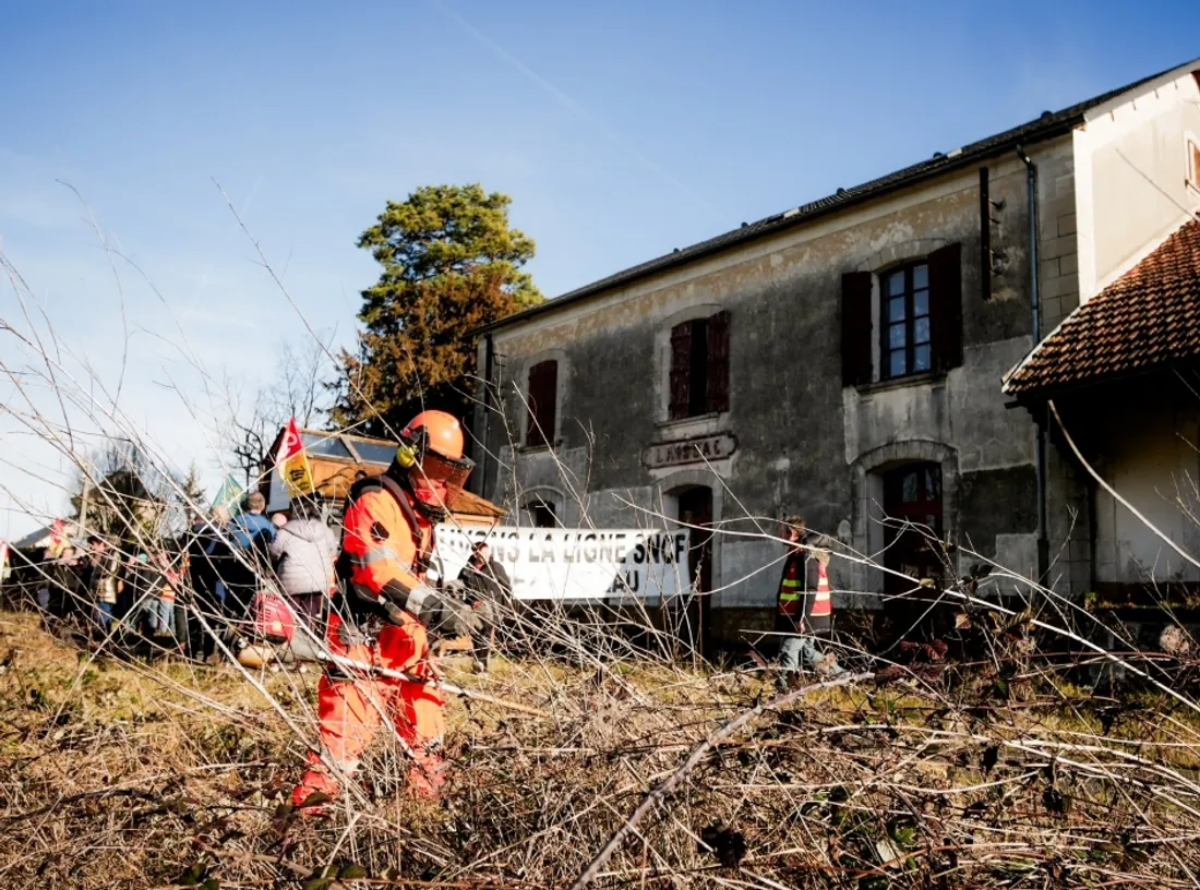 La gare de Laissac, laissée à l'abandon depuis l'arrêt de la ligne Rodez-Sévérac en 2017