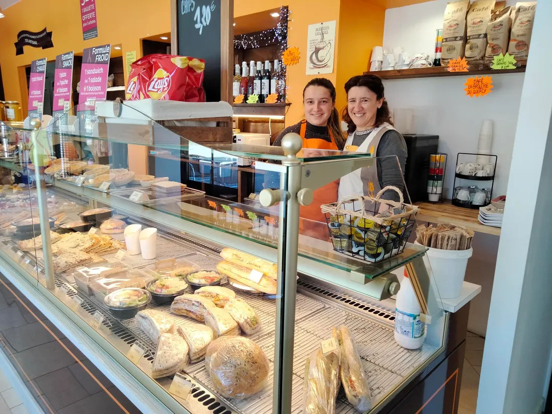 Stéphanie Maury et sa fille à la boulangerie "Stéphanie et Jean-Pierre" à Montauban
