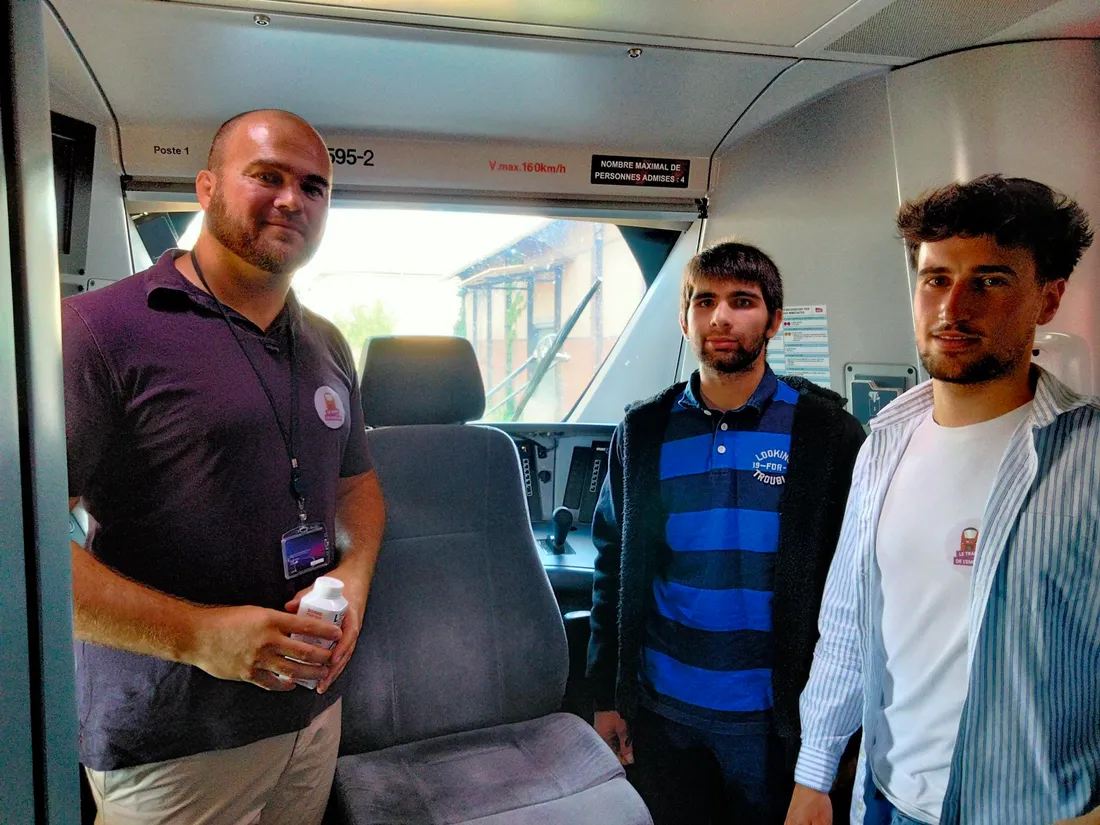 Damien Deville, conducteur de train régional échange sur son métier lors du train de l'emploi.