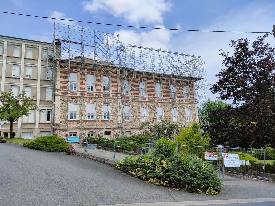 L'échafaudage à l'hôpital de Decazeville le 20 juin 2023.