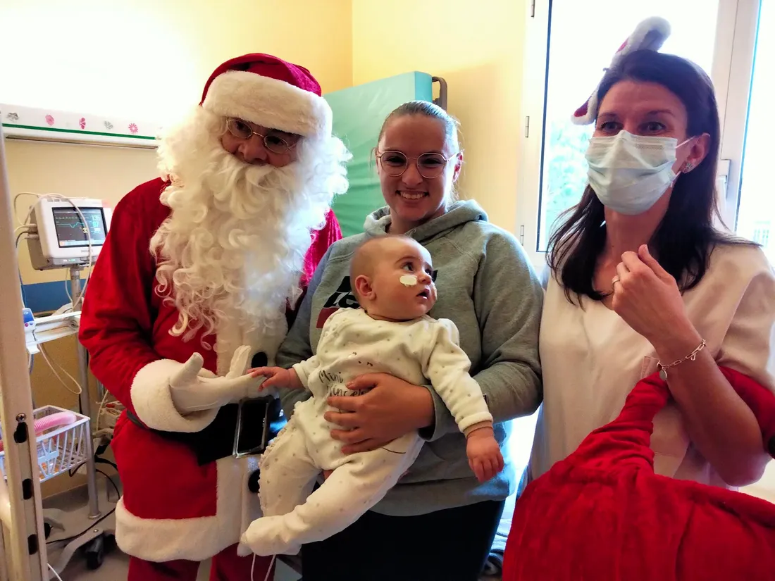 Emilie et la petite Emma ont reçu la visite du Père-Noël