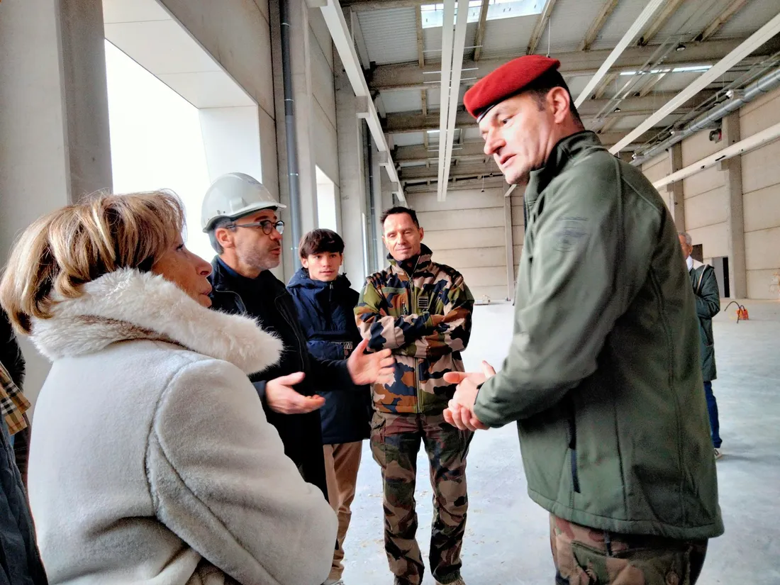 Le maire de Montauban Brigitte Barèges est venue visiter le futur site du 17e RGP.
