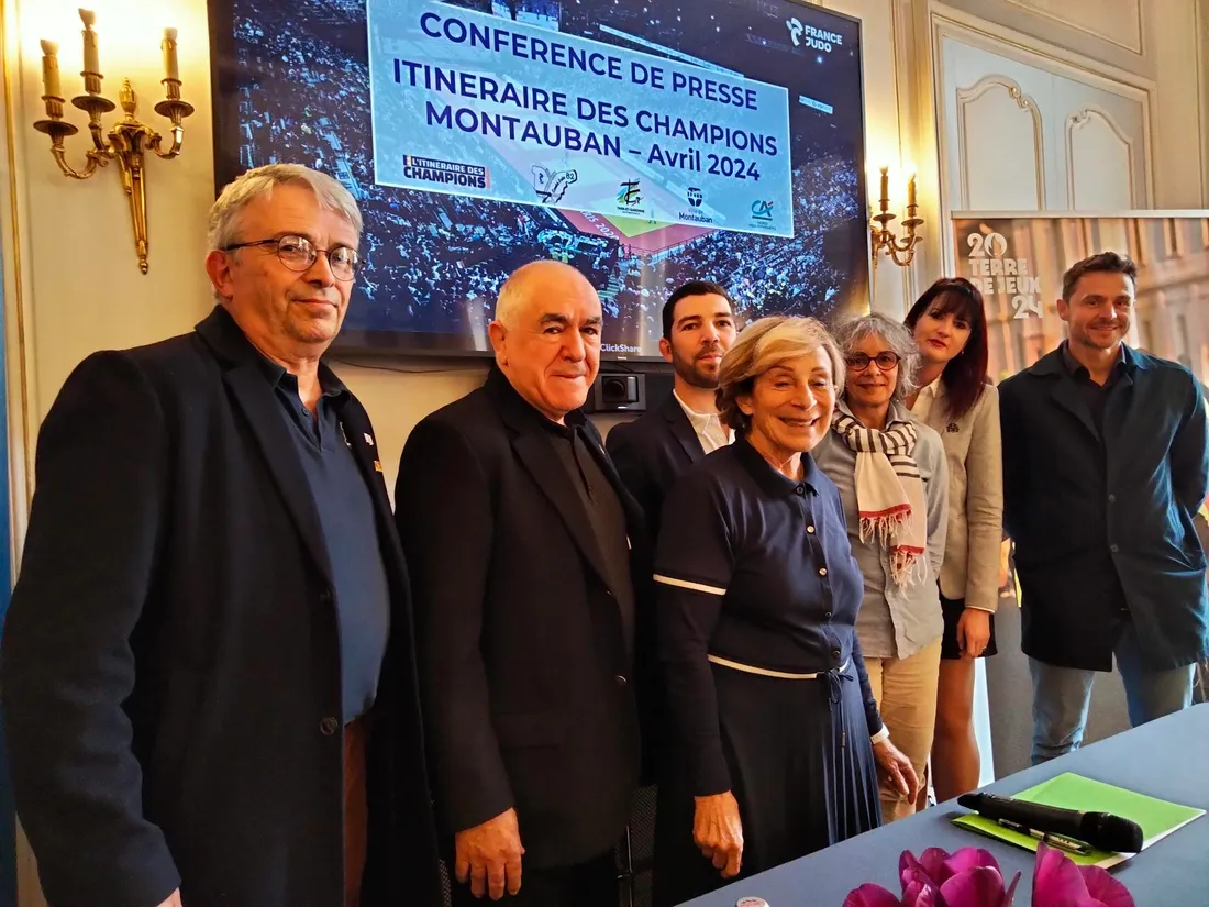 Le Comité Départemental du Judo 82 entouré du maire de Montauban et de ses partenaires.