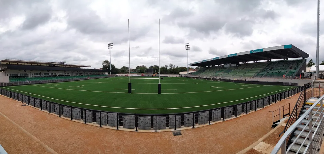 Vue panoramique du nouveau terrain synthétique de Sapiac