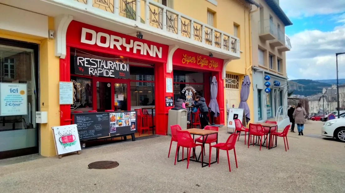 Le Doryann super coffee shop est le premier de la série de vidéos de la campagne de communication