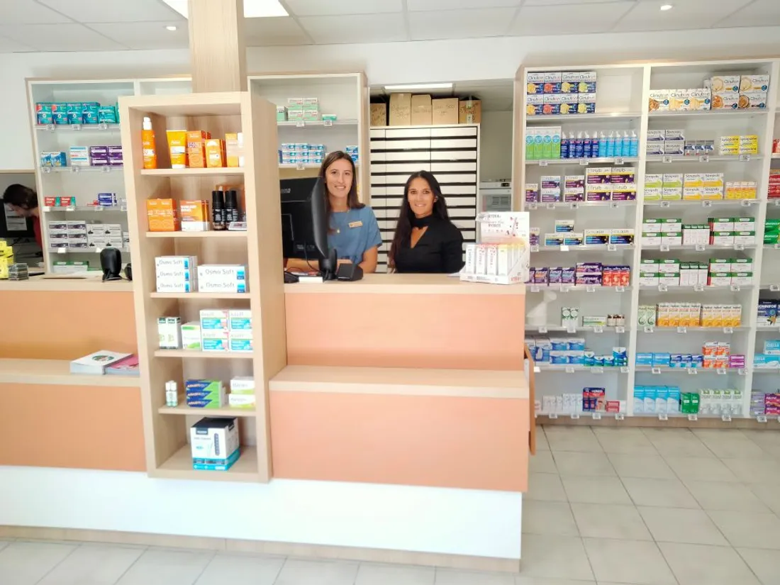 Jessica Brugeron, pharmacienne de Bagnols-les-Bains et Anna Camisullis, gérante de l'antenne