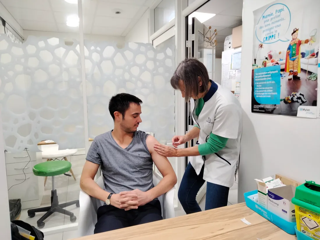 Le directeur départemental de l'Agence régionale de santé s'est fait vacciner 